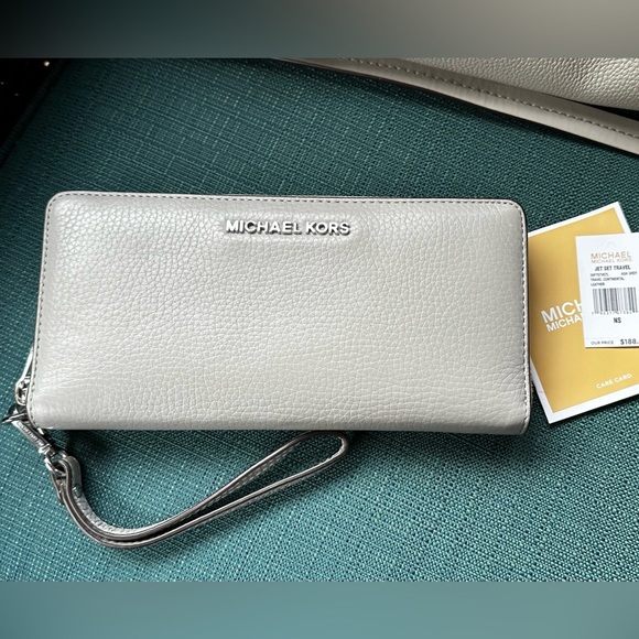 Michael Kors Jet Set Travel Continental Wristlet in Ash Grey - Picture 1 of 10